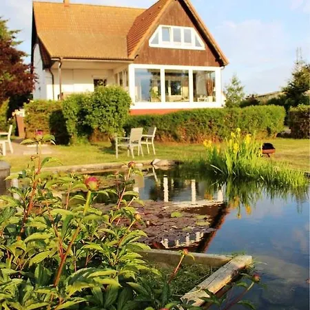 Haus _am Peene_ufer_ Fewo Moewenne *